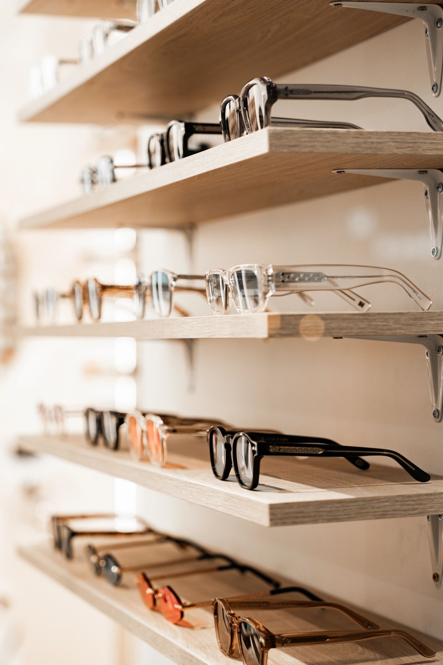 eyewear boutique display modern glasses