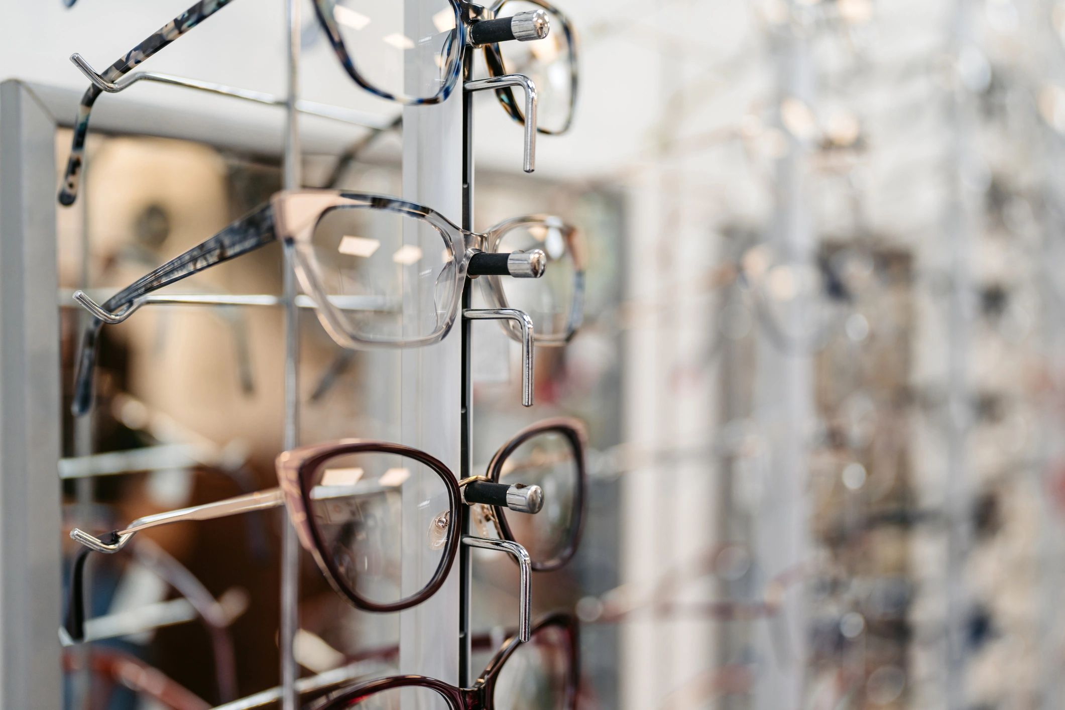 eyewear boutique display modern glasses